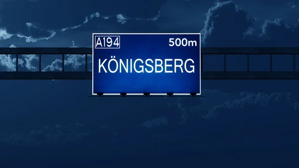Königsberg von preußischem Autobahnschild in der Nacht — Stockfoto
