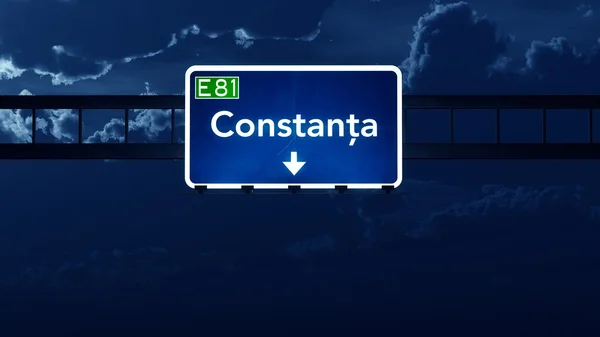 Znak drogowy autostrady Rumunii Constanta w nocy — Zdjęcie stockowe
