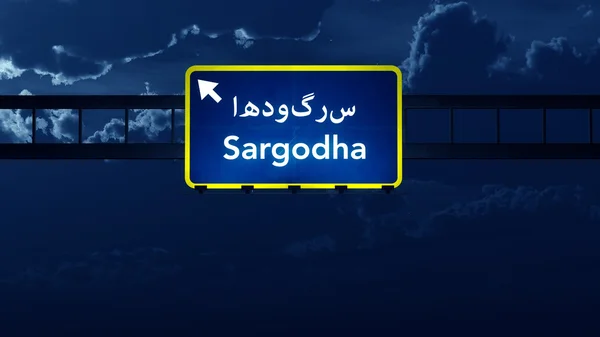 Sargodha πινακίδα Πακιστάν εθνική οδό τη νύχτα — Φωτογραφία Αρχείου