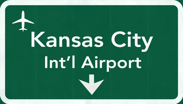 Kansas City vs International Airport Highway Road Sign — Stockfoto