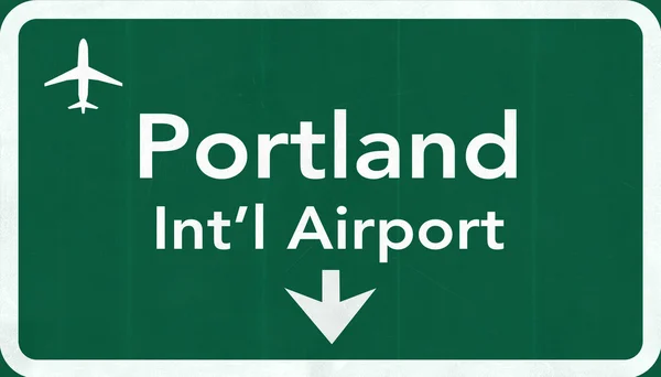 Portland usa internationaler flughafen autobahnschild — Stockfoto