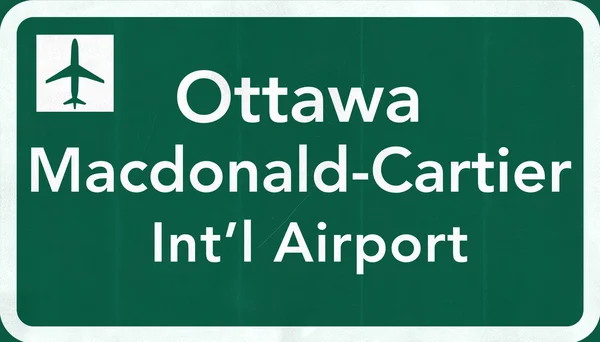 Señal de autopista del aeropuerto internacional de Ottawa Canadá —  Fotos de Stock