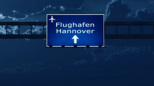 Hannover Germania Airport Highway Road Sign di notte — Foto Stock