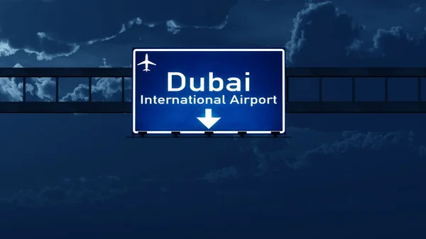 Dubai EAU Aeropuerto Carretera de la carretera Señal en la noche — Foto de Stock