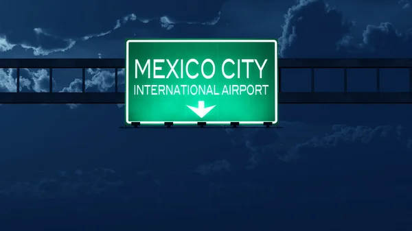 Πινακίδα Μεξικό πόλη αεροδρόμιο εθνική οδό τη νύχτα — Φωτογραφία Αρχείου