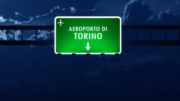 Autoroute de l'aéroport de Turin Italie Signaler la nuit — Photo