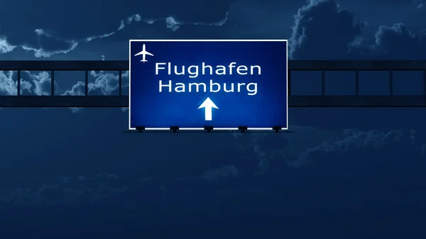 Hamburgo Alemania Airport Highway Road Señal por la noche — Foto de Stock