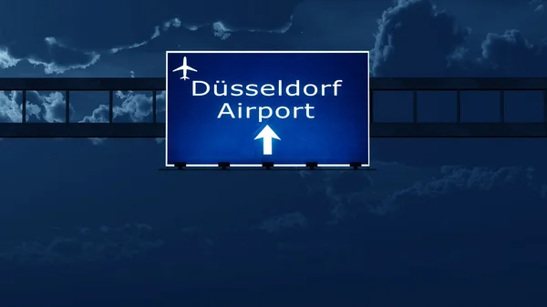 Dusseldorf Duitsland luchthaven Highway Road Sign at Night — Stockfoto