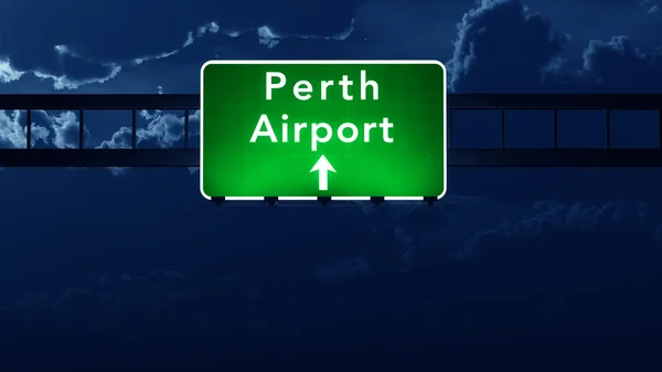 Dopravní značka dálnice letiště Perth Austrálie v noci — Stock fotografie