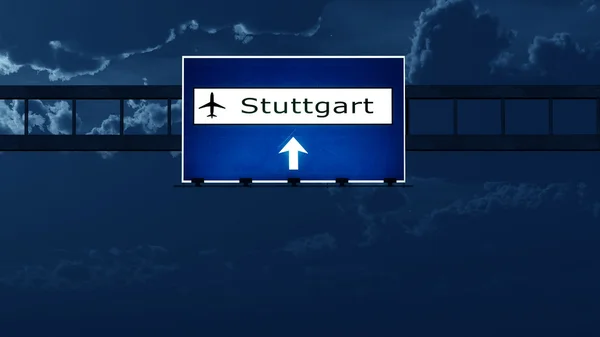 Stuttgart flughafen autobahnschild in der nacht — Stockfoto