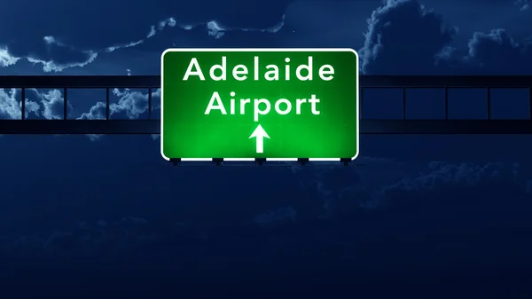 Adelaide Australië luchthaven Highway Road Sign at Night — Stockfoto