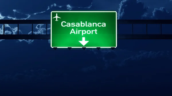 卡萨布兰卡摩洛哥机场高速公路路标在晚上 — 图库照片