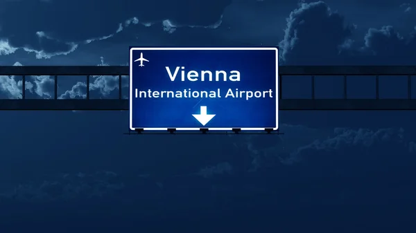 Vienna Austria Airport Highway Road Señal por la noche — Foto de Stock