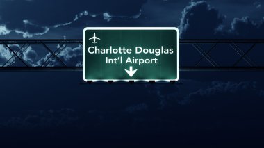 Gece Charlotte ABD Havaalanı Otoban işareti
