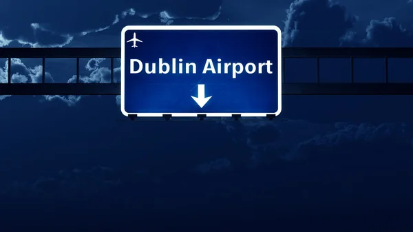 Dublin Ireland UK Airport Highway Road Sign at Night — Stock Photo, Image