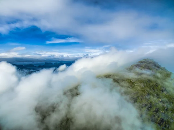 Acima das nuvens no lofoten — Fotografia de Stock