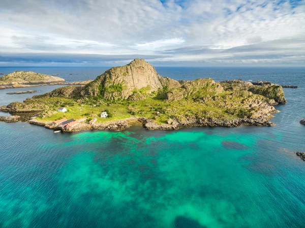ロフォーテン諸島の海岸の島 — ストック写真