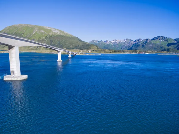 Brücke auf den Lofoten — Stockfoto