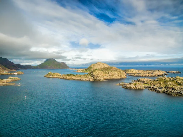 Inselchen vor der Küste der Lofoten — Stockfoto