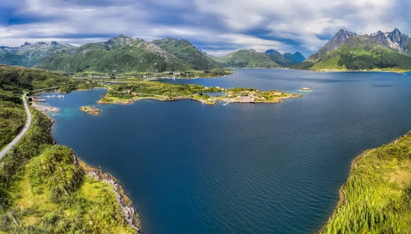 Natursköna fjorden på Lofoten öarna — Stockfoto