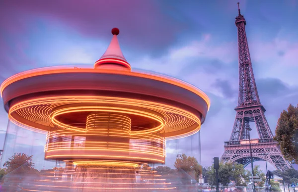 Carrousel met Eiffel Tower — Stockfoto