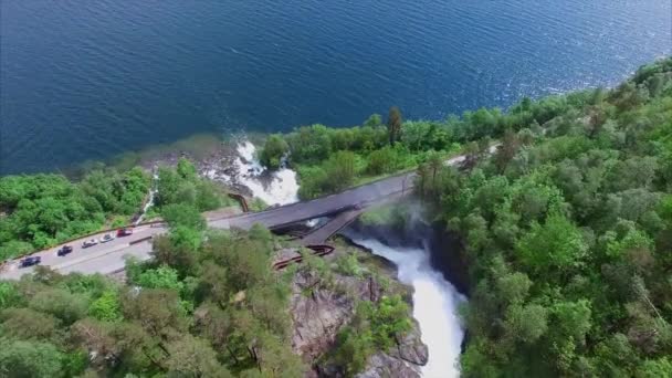 Imágenes aéreas de cascada en Noruega — Vídeo de stock