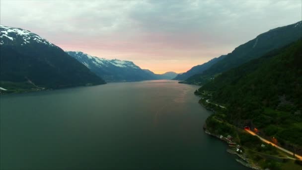 Famoso fiorde Hardanger, Noruega, à noite, imagens aéreas — Vídeo de Stock