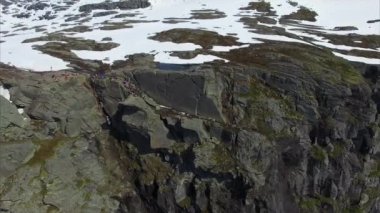 Trolltunga kaya Norveç, popüler turizm havadan görüntüleri