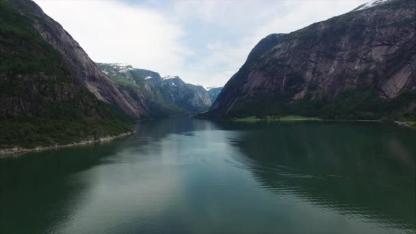 Aerial footage of picturesque Hardanger fjord in Norway — Stock Video