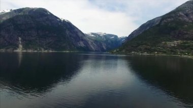 Düşük Hardanger fiyort Norveç sularına yukarıda.