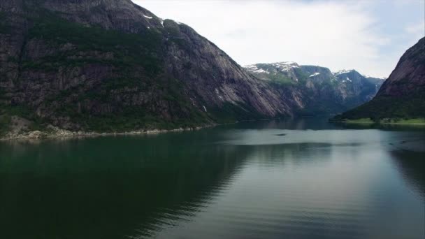 Imágenes aéreas del fiordo de Hardanger en Noruega — Vídeos de Stock