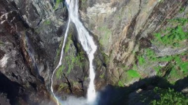Norveç'te büyük Voringfossen şelale doğal havadan görünümü.