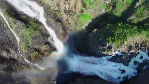 Top-down Flygfoto över massiva Voringfossen vattenfall i Norge. — Stockvideo