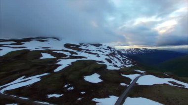 Aurlandsfjellet Norveç'te Ulusal Turizm rotanın karlı manzara.