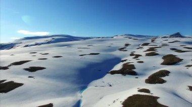 Dağ geçidi Aurlandsfjellet Norveç'te havadan görünümü kaydırma.