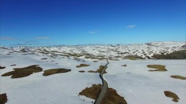 Manzaralı yoldan Aurlandsfjellet Norveç'te havadan görünümü.