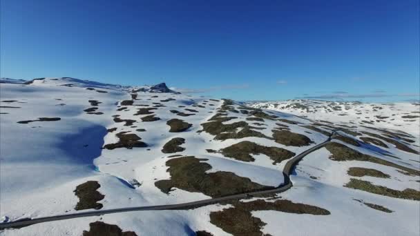 Flying above Aurlandsfjellet mountain road in Norway. — Stock Video