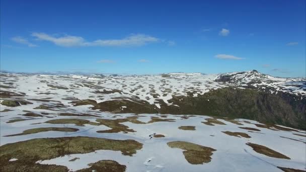 Noorse landschap in Aurlandsfjellet berg pass. — Stockvideo