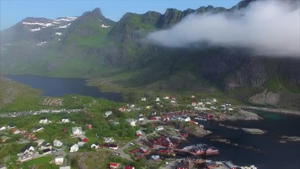 Volando por encima de las islas Lofoten en Noruega . — Vídeo de stock