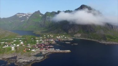 Balıkçı köyü Lofoten, havadan görünümü üzerinde.