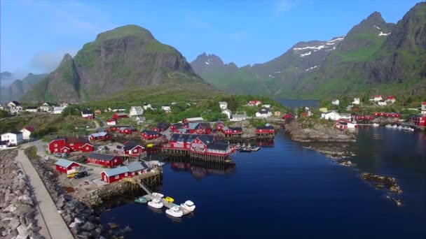 Pueblo pesquero A i Lofoten en Noruega desde el aire . — Vídeo de stock