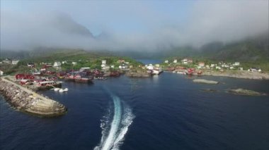 Lofoten Adaları Norveç'te köyünün havadan görüntüleri.