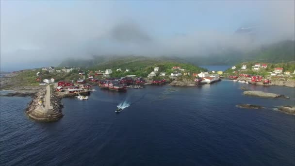 ノルウェーのロフォーテン諸島の漁村 — ストック動画