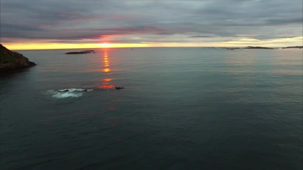 看着午夜太阳在挪威，敦 — 图库视频影像