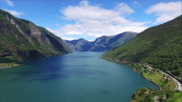 Fjor in Noorwegen uit de lucht. — Stockvideo