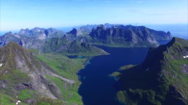 Norveç'te Lofoten adalarında Reinefjorden, hava