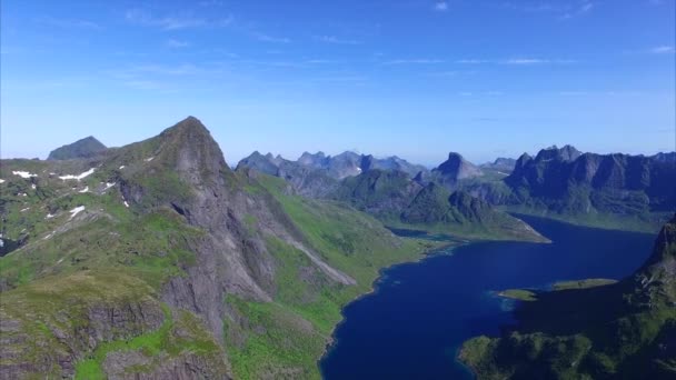 Voando até ilhas Lofoten na Noruega — Vídeo de Stock