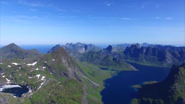 Vista aérea das ilhas Lofoten na Noruega — Vídeo de Stock