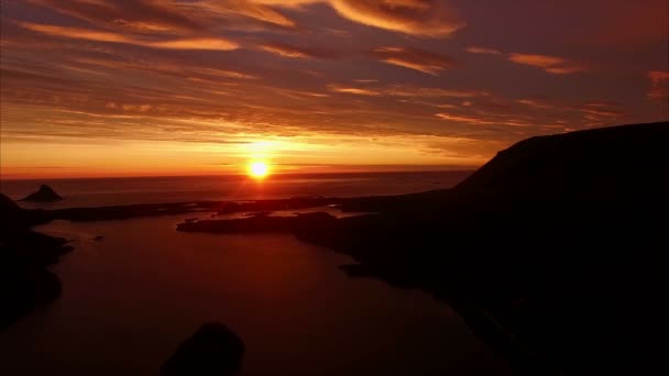 Fantastiska flygbilder av Midnight Sun i Norge — Stockvideo