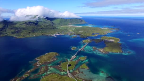 Imagens aéreas de pontes nas ilhas Lofoten, na Noruega — Vídeo de Stock